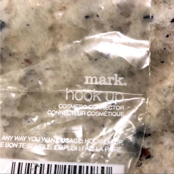 NWT 🆕 mark. Hook Up Cosmetic Connector (6 available) - Picture 2 of 4